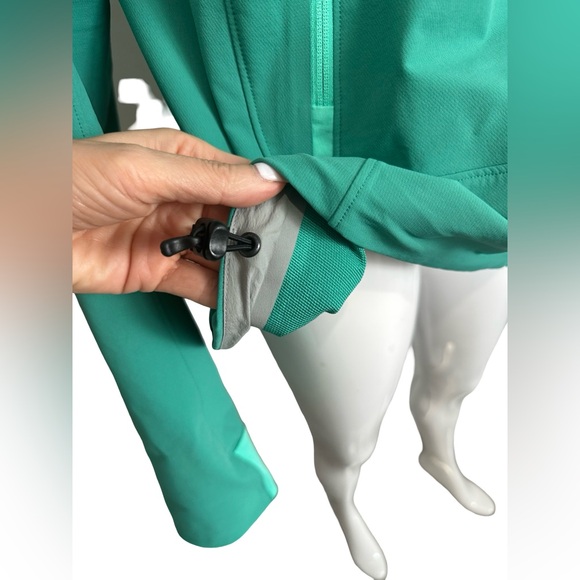 Arc’teryx Women’s Hooded Jacket Size Large – Excellent Condition - Picture 3 of 11